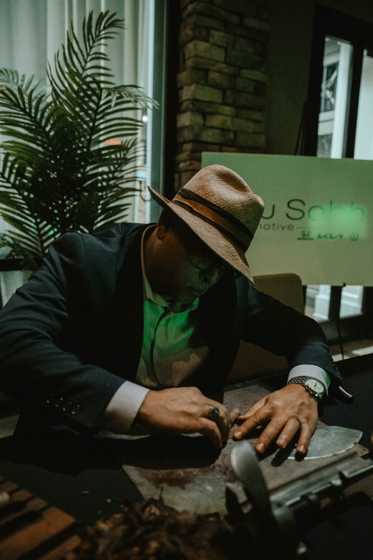 A live cigar roller at work during the evening reception.